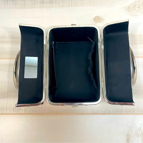 Vintage Black Faux Croc & Silver Box Purse, Hinged Top, Inside Pockets (One Zip) - Picture 6 of 8